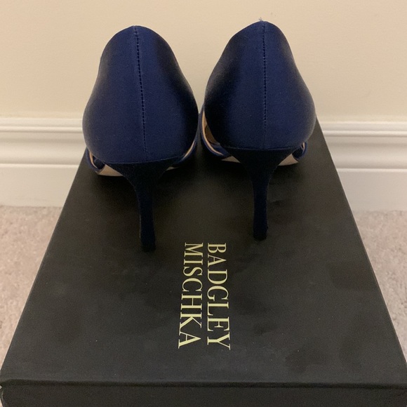 NIB Badgley Mischka Lacie Navy Satin Pumps - Picture 5 of 8